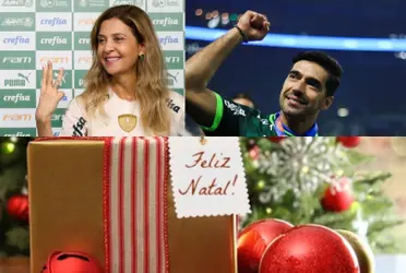 A mamãe Noel Leila Pereira dando presente para Abel Ferreira