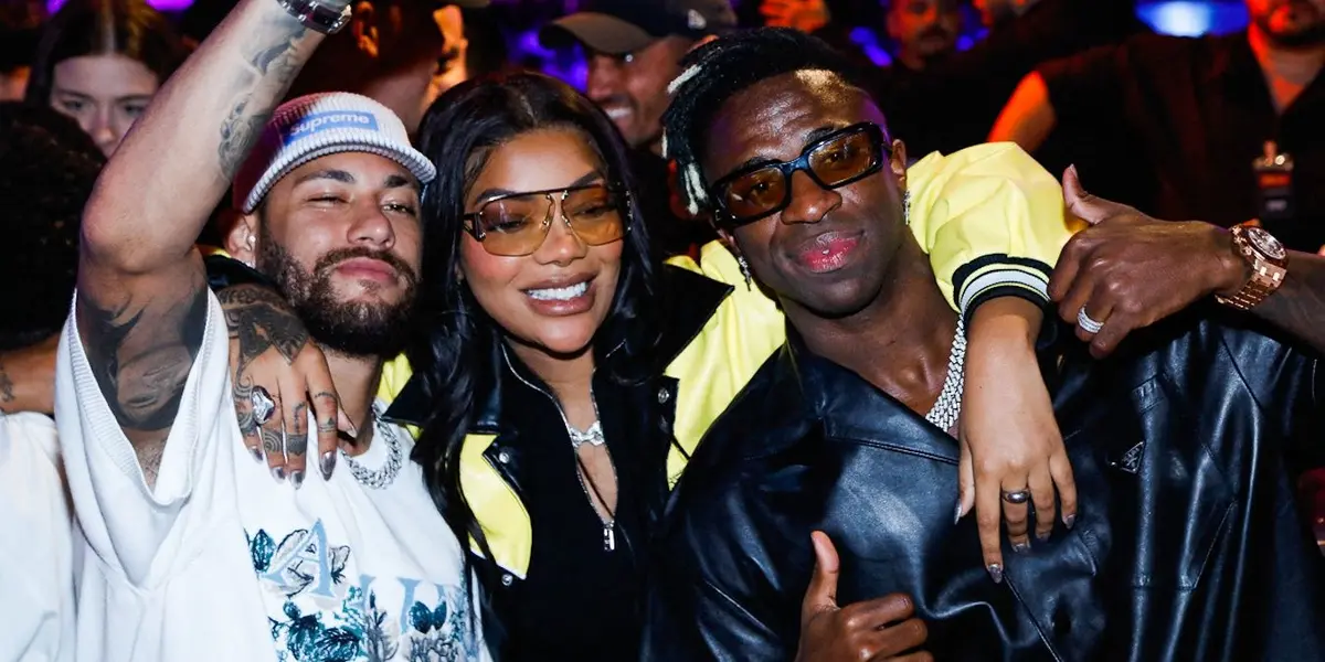 Acompanhado de seu pai, o camisa 10 aproveitou bastante a balada internacional