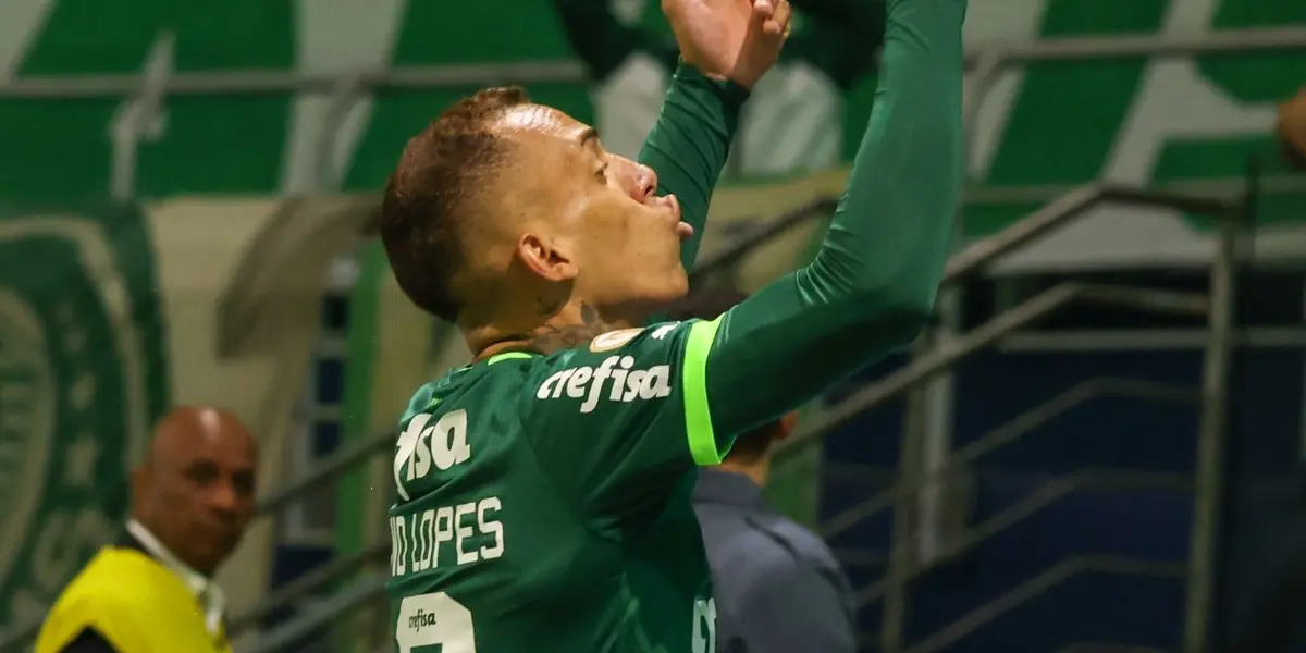Após fazer gestos e xingar a torcida do Palmeiras, jogador vai ter que pedir desculpas aos torcedores