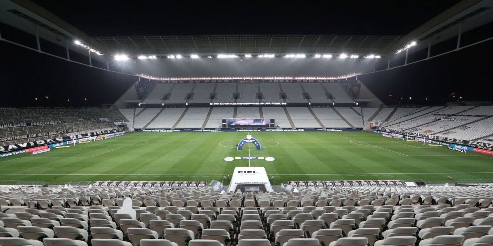Buscando quitar as dívidas, o Corinthians pensa em fazer negócio com o faturamento da arena