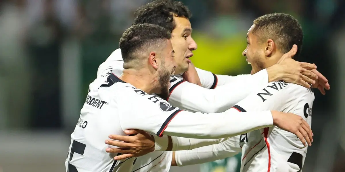 Enquanto uns saem, outros ficam no Athletico