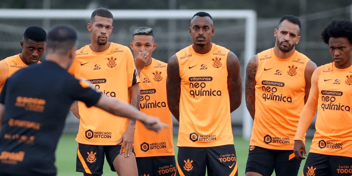 Esse treinador voltou para se desculpar com a torcida por suas atitudes no clube