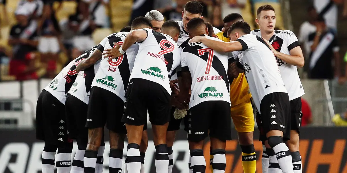 Jogadores do Vasco antes de partida começar