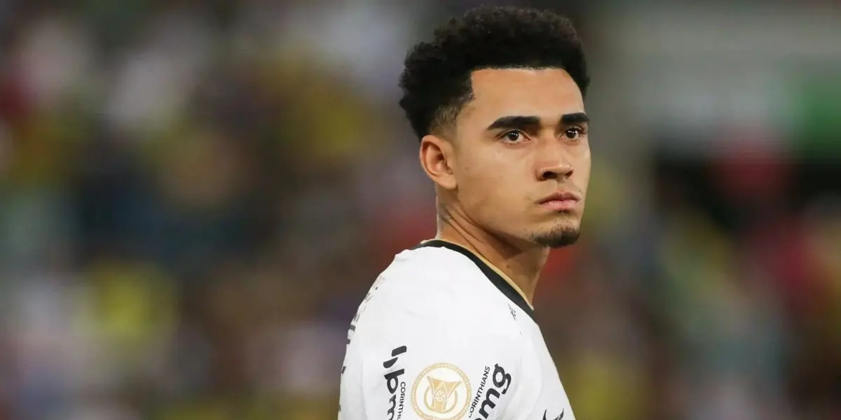 Laterais são poupados e volante joga improvisado contra o Santos