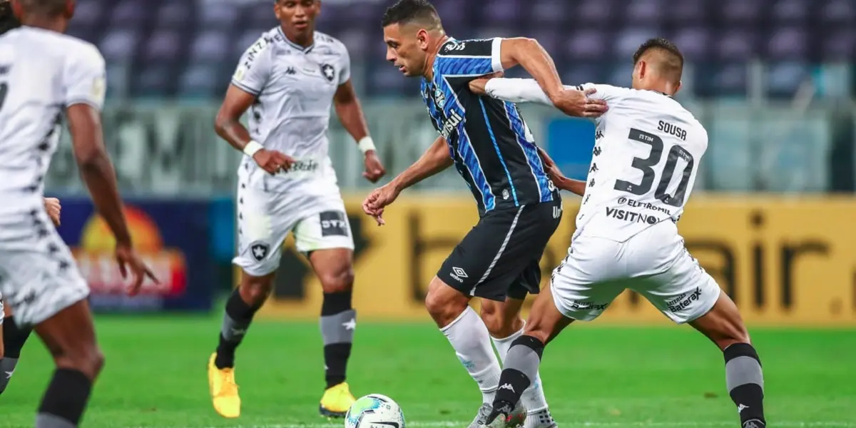 Na noite deste domingo (9), o time do Grêmio recebeu o líder Botafogo em partida válida pela 14ª rodada do campeonato Brasileiro.