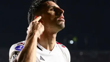 O atacante se mostrou bastante irritado ao apito final