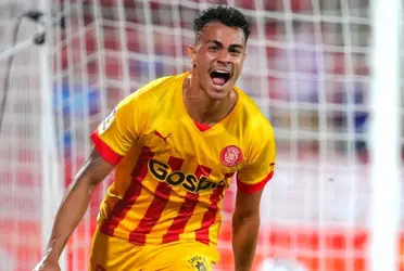 O Corinthians busca um meia-atacante no mercado para a próxima temporada