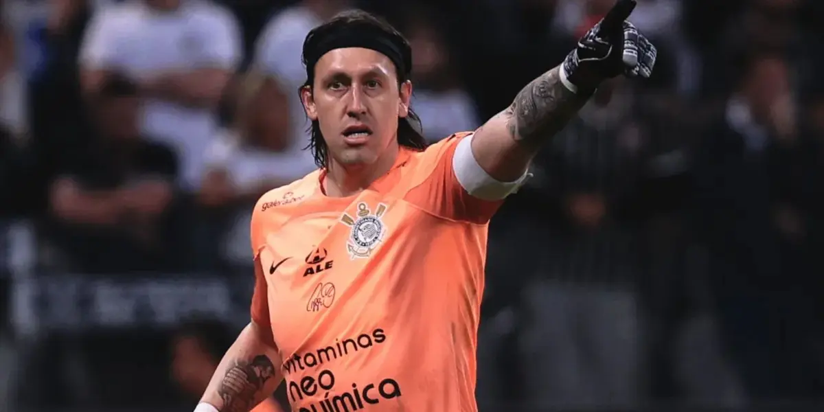 O goleiro Cássio levou as mãos ao ouvido em um gesto para o torcedor e gerou polêmicas