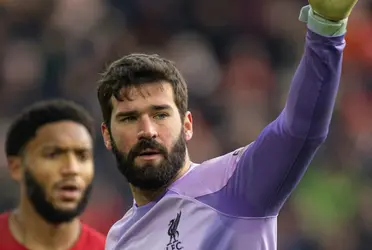 O goleiro salvou duas bolas dificílimas para manter o zero no placar