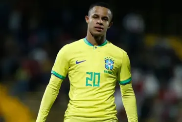 O jogador de 17 anos vem colecionando elogios e promete ser a maior revelação da história do Corinthians