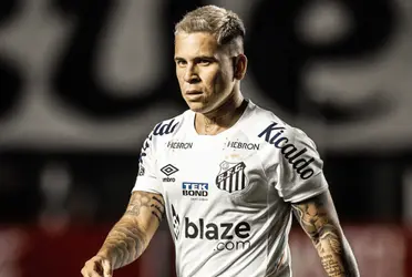 O jogador Soteldo havia fechado um acordo para ficar no Santos de forma definitiva, mas acabou afastado