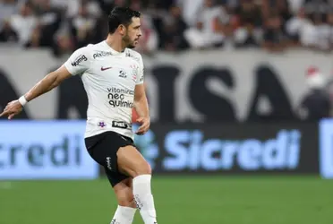 O jogador veterano perdeu espaço com Luxemburgo e deve deixar o Corinthians