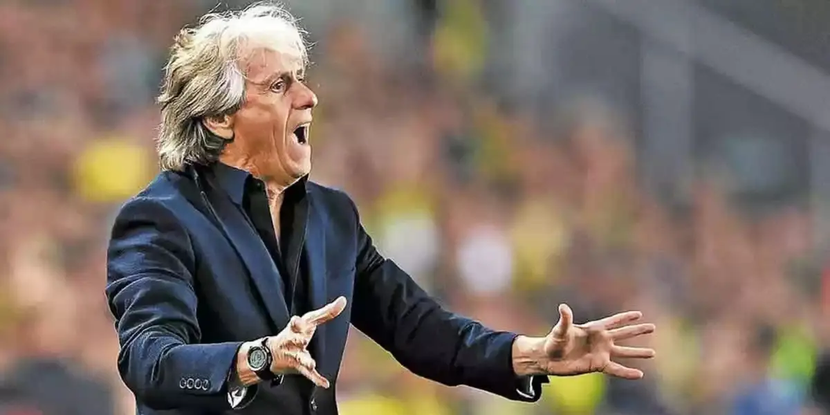 O português deixou saudades no clube que deve tentar repatriar o treinador e acalmar os ânimos da torcida