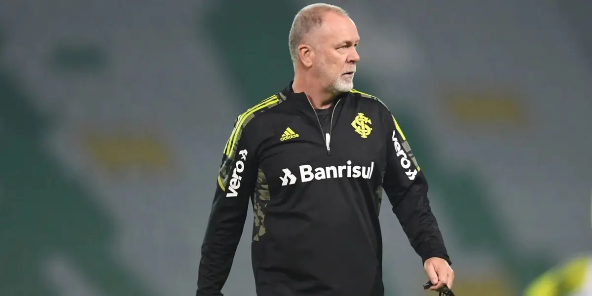 O técnico Mano Menezes é um dos mais cotados para assumir clube paulista