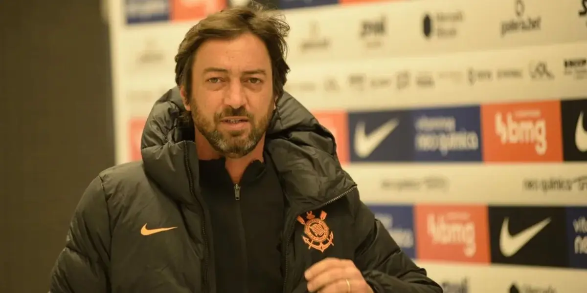 O técnico Roger Machado apareceu como o mais cotado para assumir o clube nesse momento conturbado