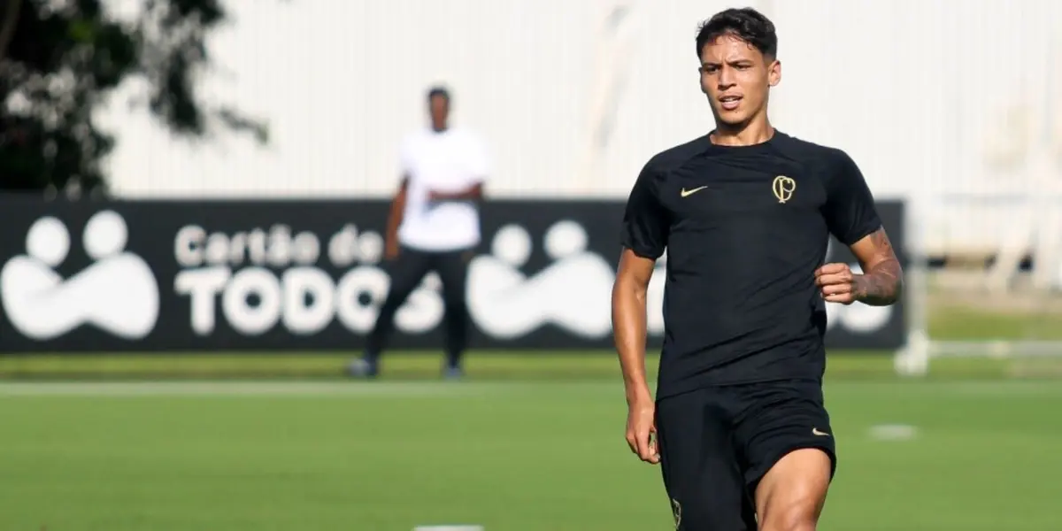 o zagueiro Caetano estava cotado para assumir a titularidade e Fabián Balbuena deve comandar a zaga ao lado de Gil