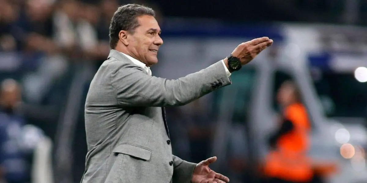 Vanderlei Luxemburgo chegou à sua 6 partida no Corinthians e ainda não emplacou uma vitória
